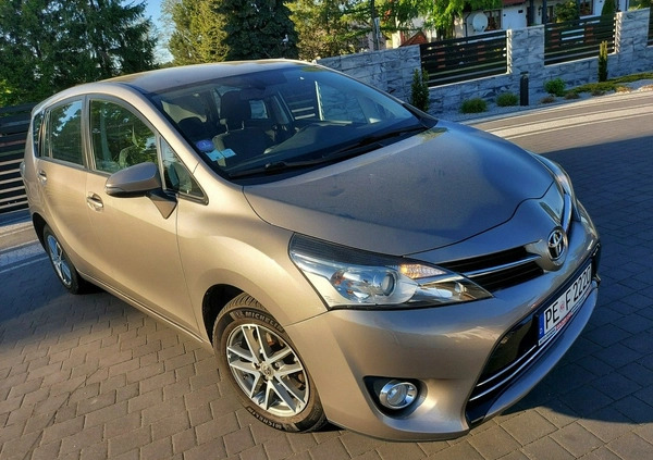 Toyota Verso cena 44900 przebieg: 189452, rok produkcji 2015 z Korfantów małe 121